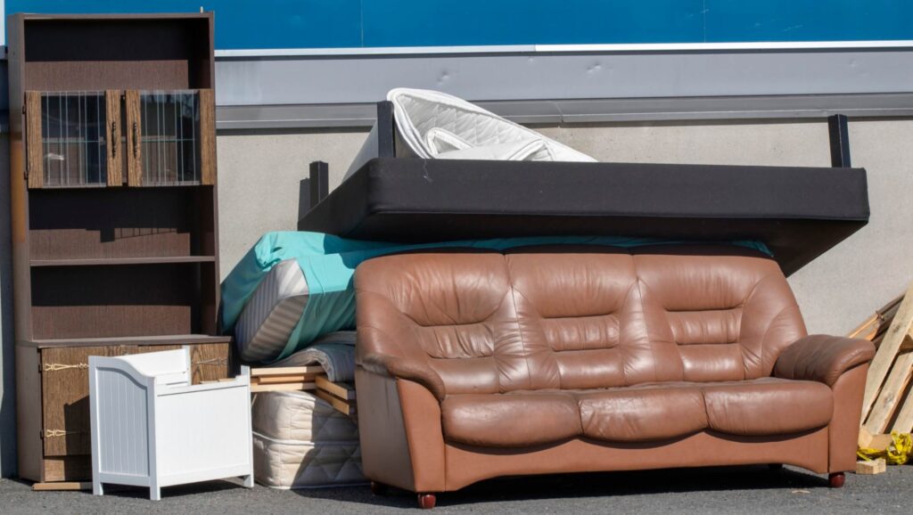 Mobel entsorgen service in aargau, schaffhausen, zug, zürich, schwyz für die alte möbel.